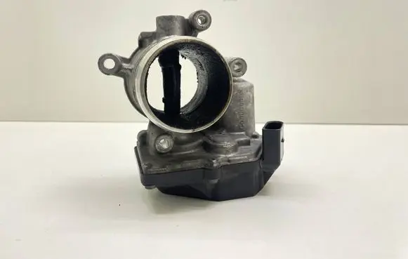 Volkswagen Touran II Throttle valve 03L128063K A2C53369978
