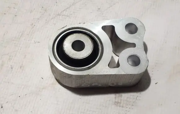 Volvo C40 Engine mount bracket 32298481
