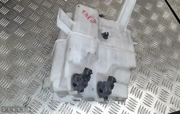 Toyota Prius (XW30) Windshield washer fluid reservoir/tank 060851317