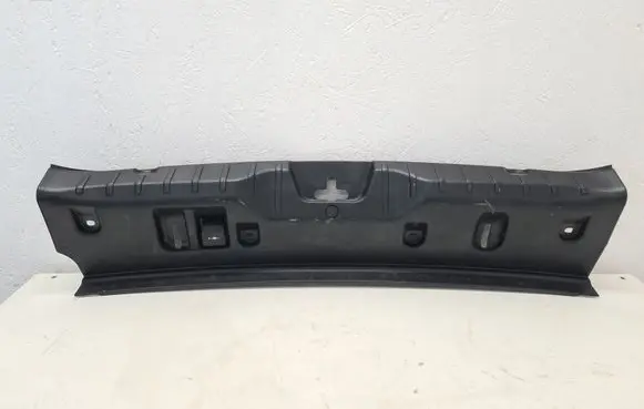 Trunk/boot sill cover protection