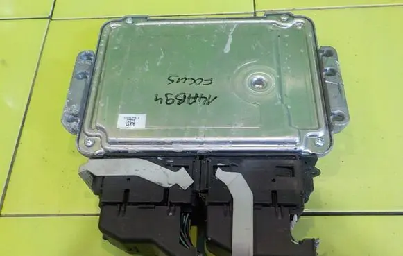 Ford Focus Engine control unit/module CV6112A650ABH