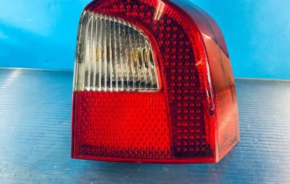 Volvo V70 Rear/tail lights 2VA00943102