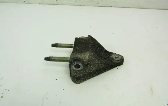 Ford Mondeo Mk III Engine mounting bracket 