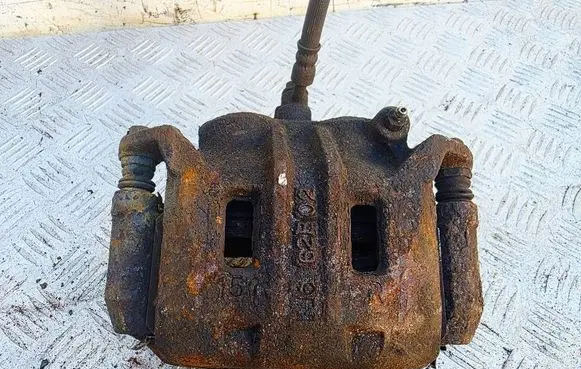 Nissan Navara D23 Front brake caliper 