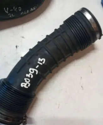 Volvo V70 Air intake hose/pipe 6898050