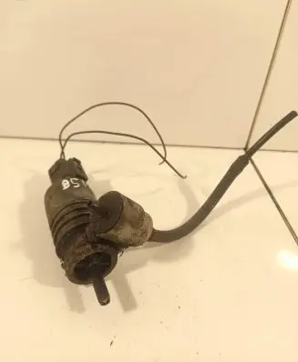 Volkswagen PASSAT B5 Windscreen/windshield washer pump