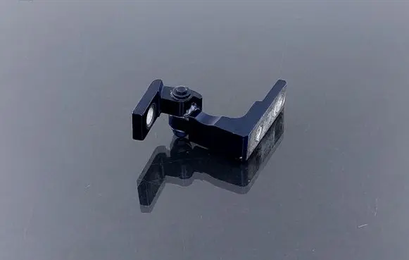 Volkswagen Touareg I Front door upper hinge 7L0831401A 7L0831401