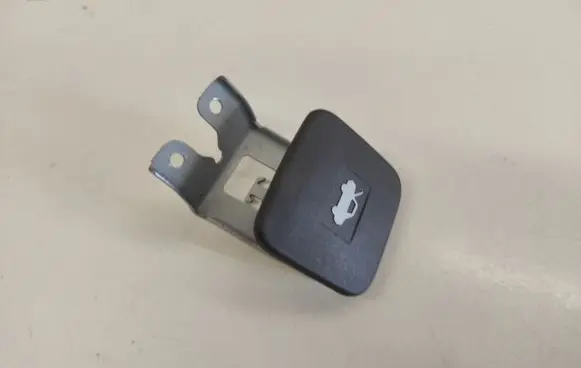 Chevrolet Captiva Engine bonnet (hood) release handle