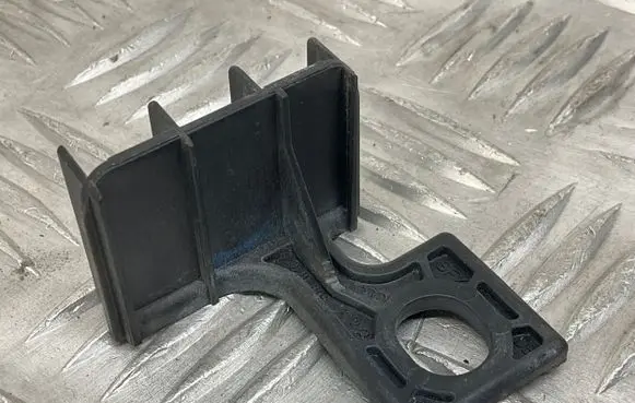 Audi TT TTS Mk2 Fender mounting bracket 8J0805638