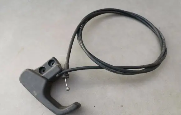 Volkswagen PASSAT B3 Engine bonnet (hood) release handle