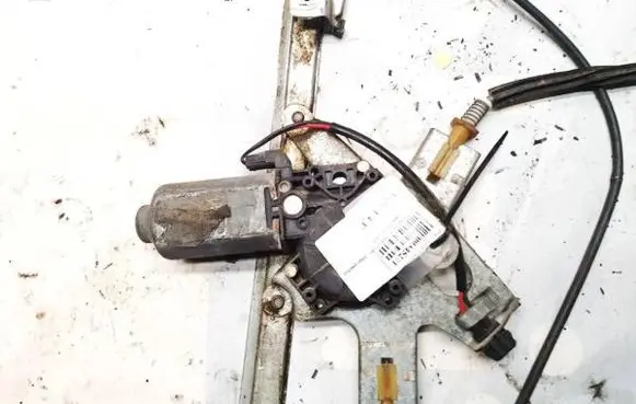 Volkswagen Polo III 6N 6N2 6NF Front door window regulator motor