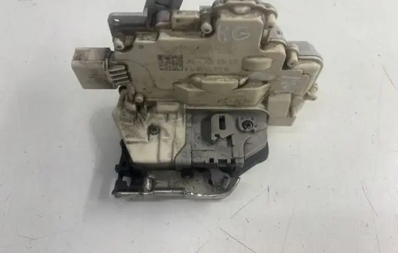 Audi Q3 8U Rear door lock 4G0839015