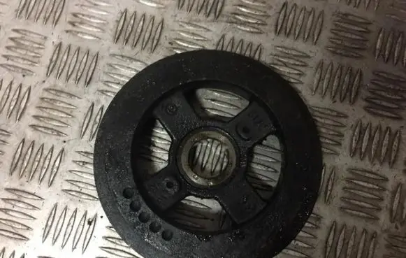 Nissan Almera Tino Crankshaft pulley