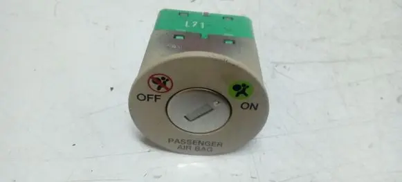 Passenger airbag on/off switch