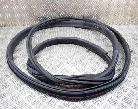 BMW i3 Rubber seal front door (on door) 7301742