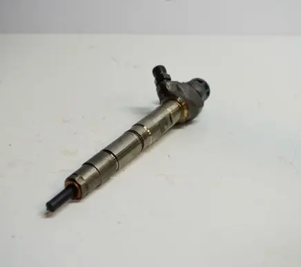 Volkswagen Golf VII Fuel injector 04L130277AE