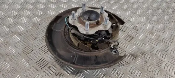 Nissan Juke I F15 Rear wheel hub