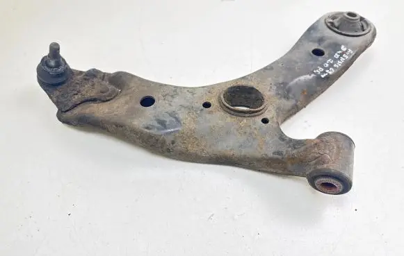 Toyota Avensis T270 Front lower control arm/wishbone