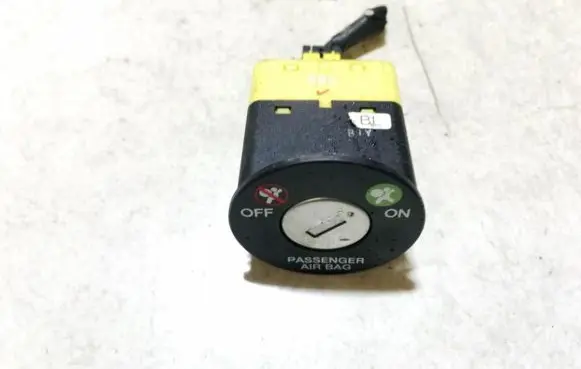 KIA Sorento Passenger airbag on/off switch 