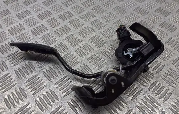 Toyota Matrix (E130) Accelerator pedal position sensor 78111-35030