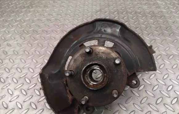 Front wheel hub