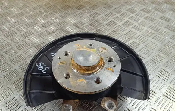 Rear wheel hub