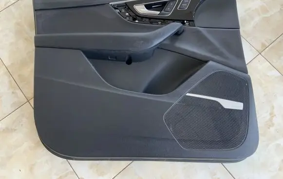 Audi Q7 4M Front door card panel trim 4M1867105H 4M1867105