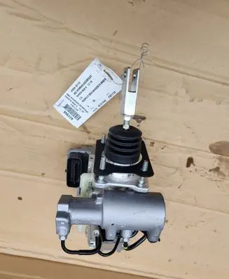 Toyota RAV 4 (XA40) Master brake cylinder