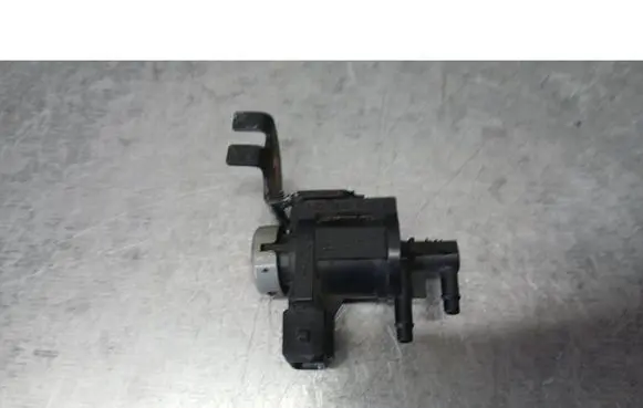 Volkswagen PASSAT B5.5 Vacuum valve 1J0906283A