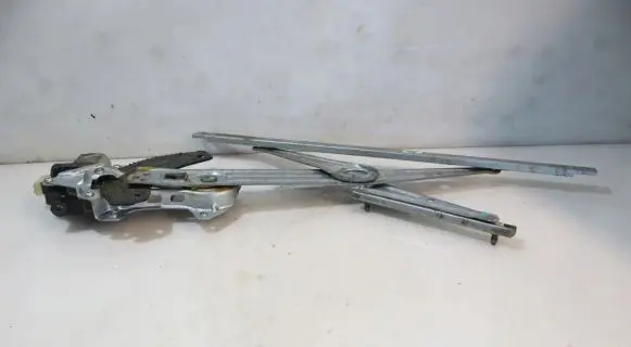Front window lifting mechanism without motor
