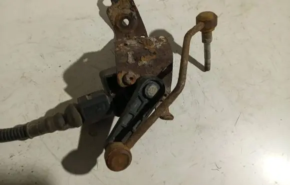 Audi A6 S6 C6 4F Front height sensor lever 1T0907503