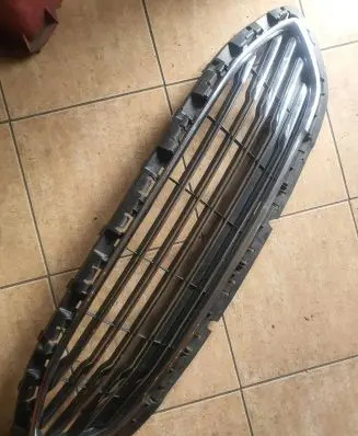 Front bumper upper radiator grill