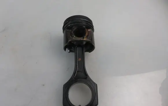 Mercedes-Benz Vito Viano W639 Piston with connecting rod 65100