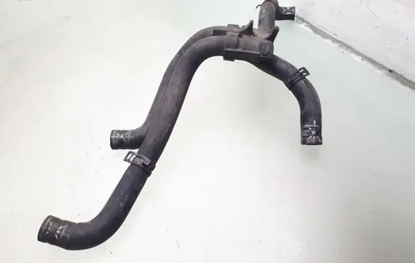Volkswagen Touran I Engine coolant pipe/hose