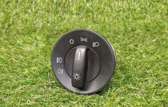Skoda Octavia Mk2 (1Z) Light switch 1Z0941431K
