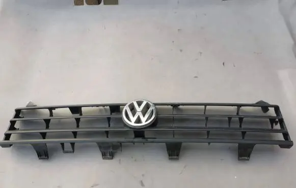 Volkswagen PASSAT B2 Front grill 323853653