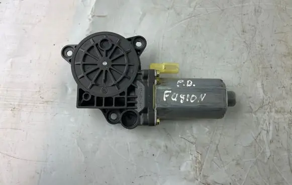 Ford Fusion Front door window regulator motor 0130821939