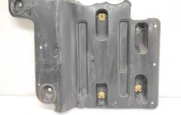Center/middle under tray cover