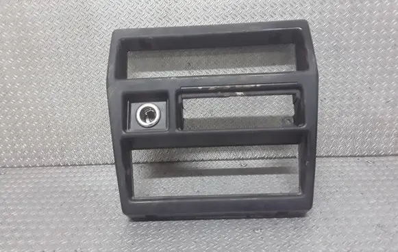 Nissan King Cab Radio/GPS head unit trim 
