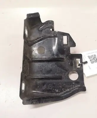 Citroen C4 I Picasso Fender mounting bracket 538332A
