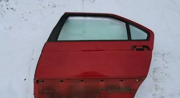 Alfa Romeo 164 Rear door raudonos