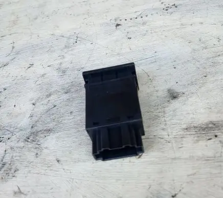 Skoda Octavia Mk2 (1Z) Fuel tank opening switch 