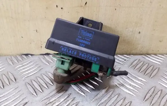 Peugeot 406 Glow plug pre-heat relay 73506802