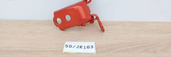 Renault Kadjar Front door lower hinge 5885R