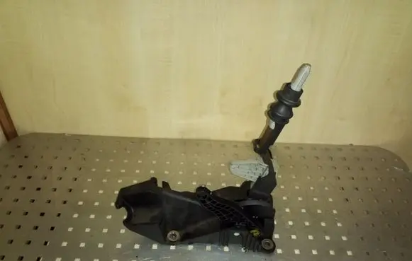 Nissan Qashqai Gear shifter/selector 112102067