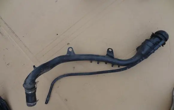 Renault Kangoo II Fuel tank filler neck pipe 8200377001 8200377002