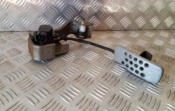 Infiniti FX Accelerator throttle pedal