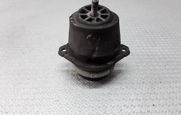 Audi Q7 4L Engine mount bracket 7L8199131A