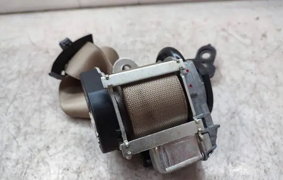 Mercedes-Benz E A207 Rear seatbelt 609650700