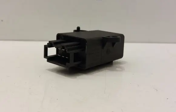 Volkswagen PASSAT B6 Seat heating relay 1K0959772